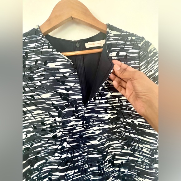 Tory Burch Dina Navy Space Dyed Cutout Dress Size 6 Excellent Condition - Picture 9 of 12